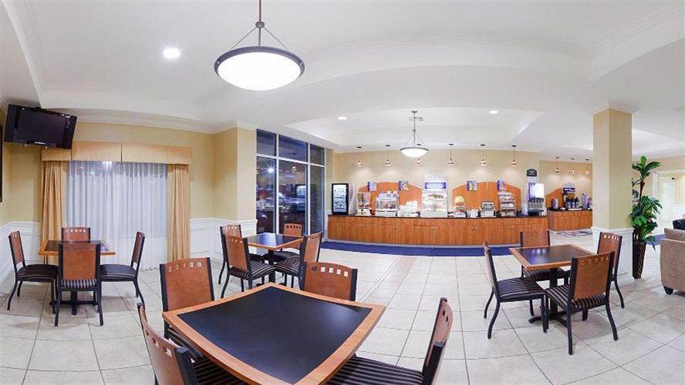 Holiday Inn Express Hotel & Suites Wichita Airport By Ihg المظهر الخارجي الصورة