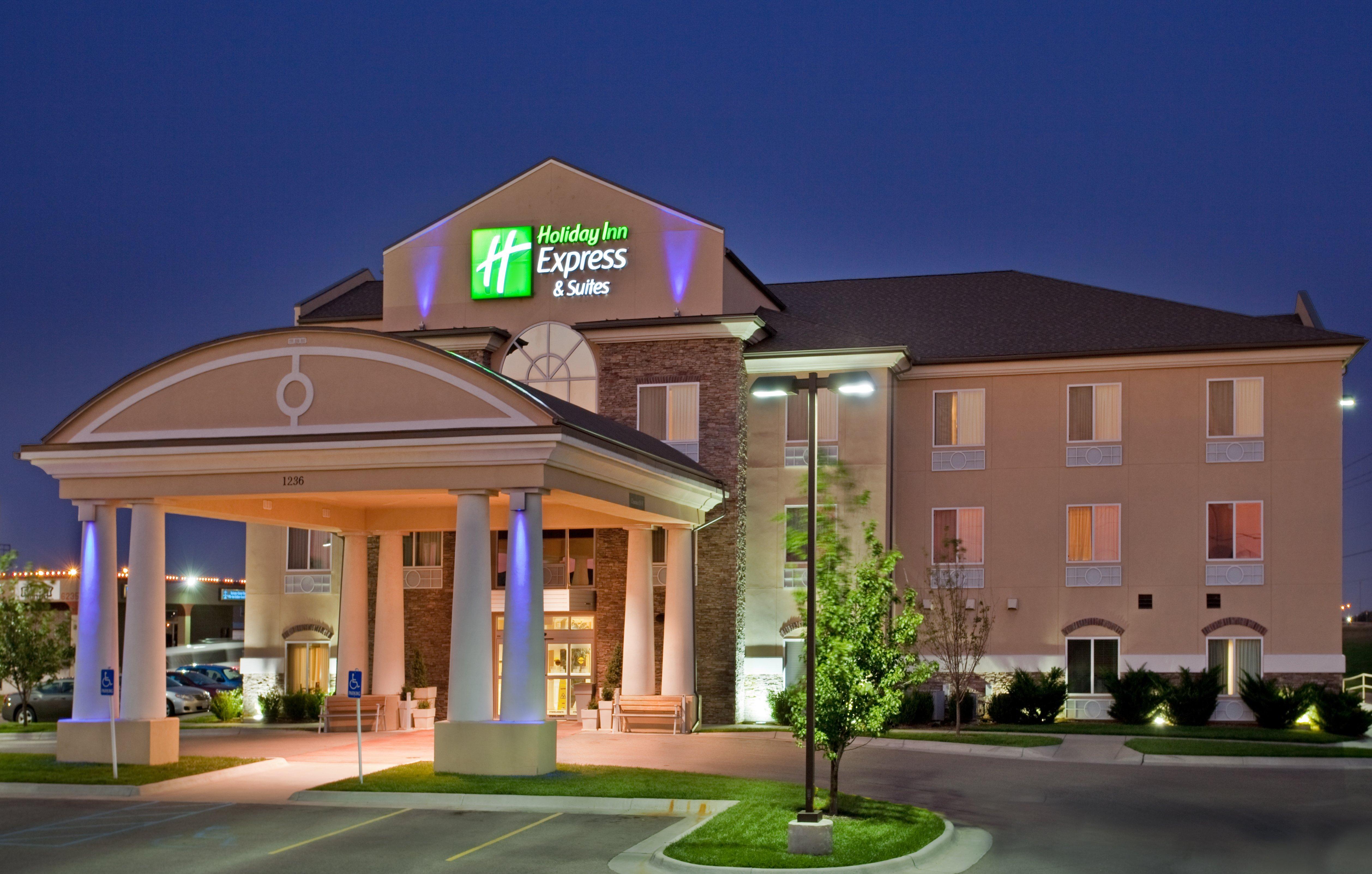 Holiday Inn Express Hotel & Suites Wichita Airport By Ihg المظهر الخارجي الصورة