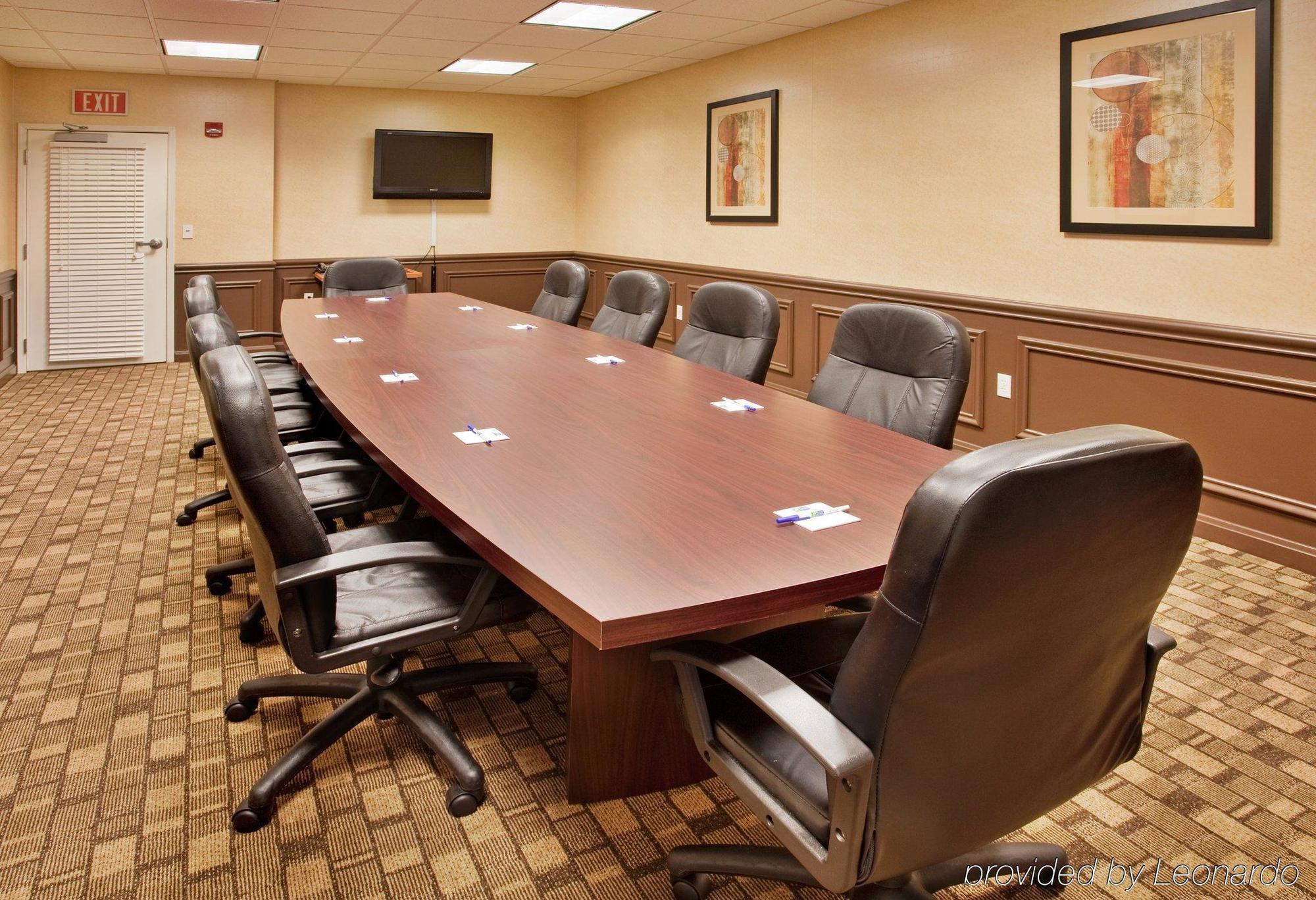 Holiday Inn Express Hotel & Suites Wichita Airport By Ihg المظهر الخارجي الصورة